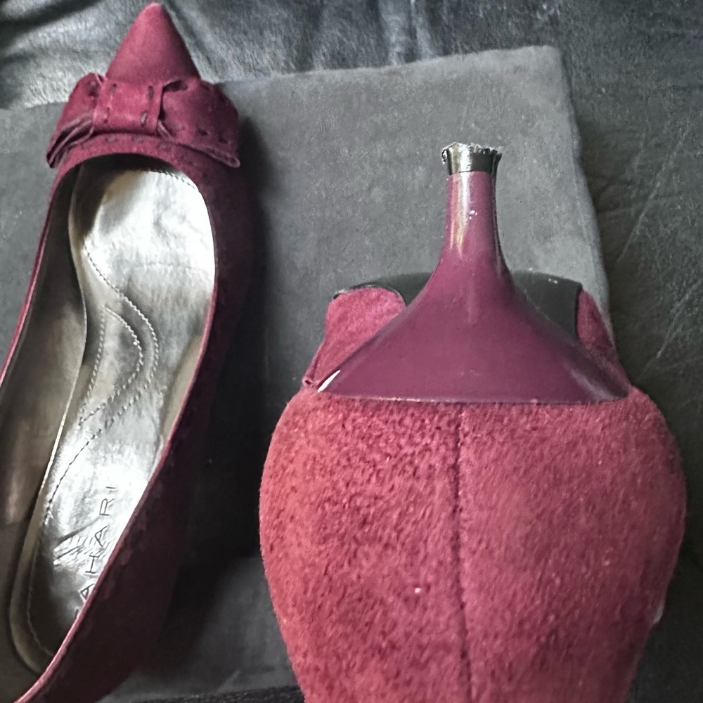 Tahari Majorie Kitten Heel Pump - Picture 5 of 12